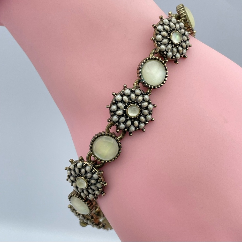 Beautiful Lucky Brand Antique Gold Tone Bracelet with Ivory Glass Cabochons 8”